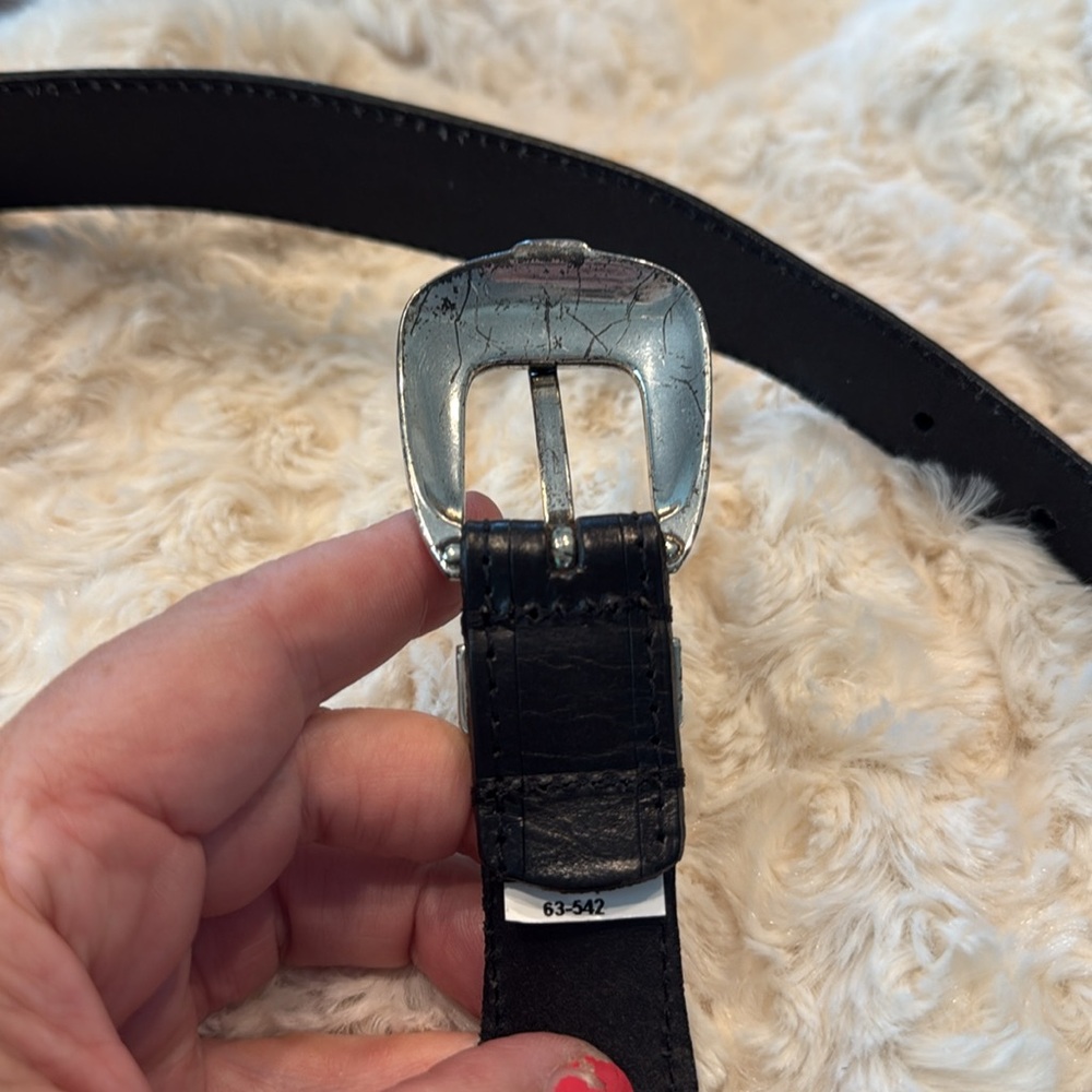 Textured Black Leather Belt Shabby Silver Buckle Tapers Toward Belt Holes 36 - Picture 4 of 10